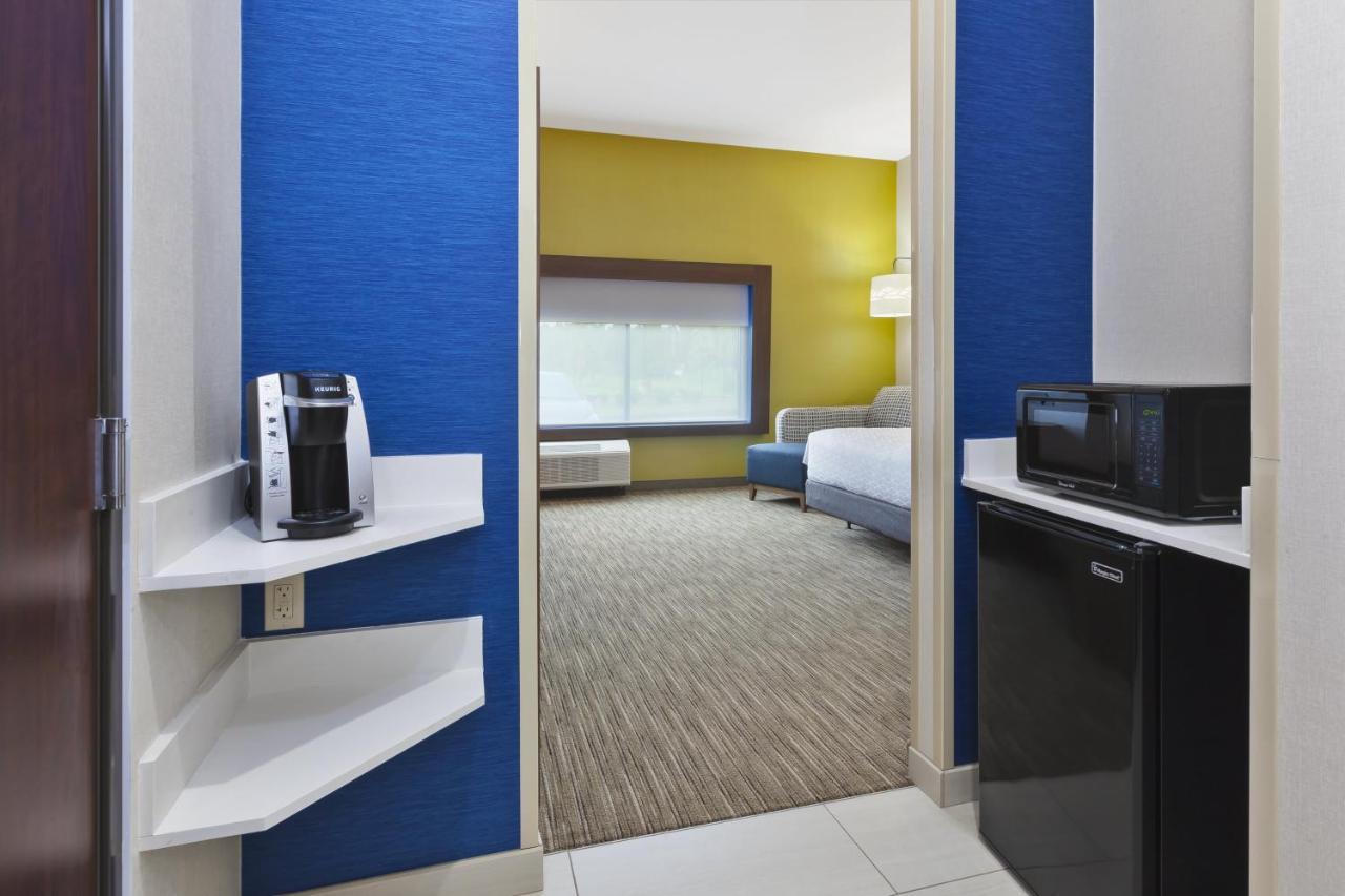 Holiday Inn Express & Suites - Painesville - Concord By Ihg Exterior photo